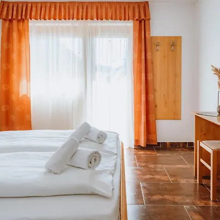 Hotel Lukov Dom Kope 3*